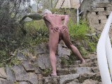 je me balade nu dans la nature