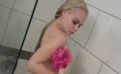 Super Hot And Sexy Babe Bathtub Scene
