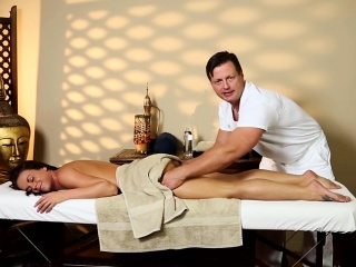 Babe tricked into facial