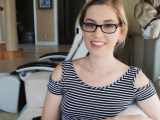 Round ass sister is taking in a throbbing penis