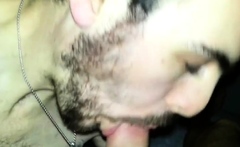 Chupou as bolas e o pau do amigo hetero