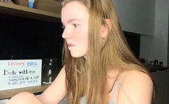 Hot amateur webcam teen masturbates for their fans