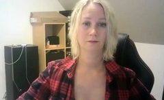 amateur blonde solo webcam