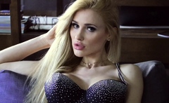 Blonde solo jerking off
