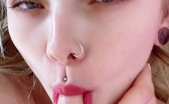 Close up fuck girl in big cock